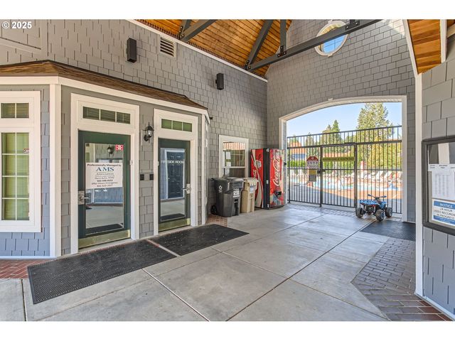 7151 Sw SAGERT St 101, Tualatin, OR 97062