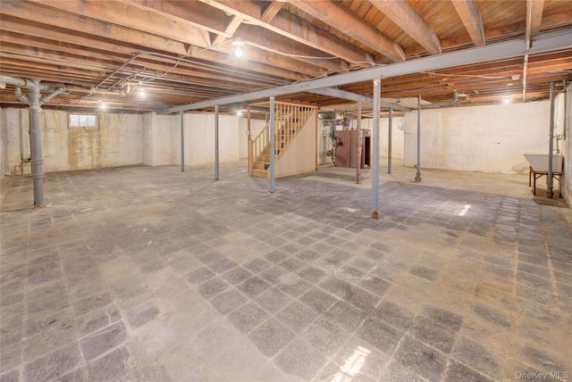 197 Delaware Avenue, Freeport, NY 11520