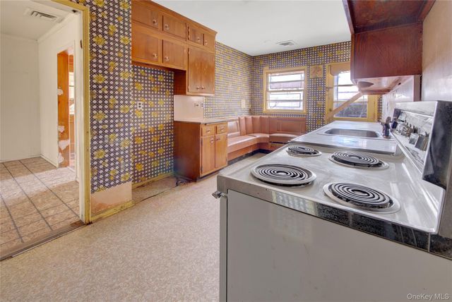 197 Delaware Avenue, Freeport, NY 11520