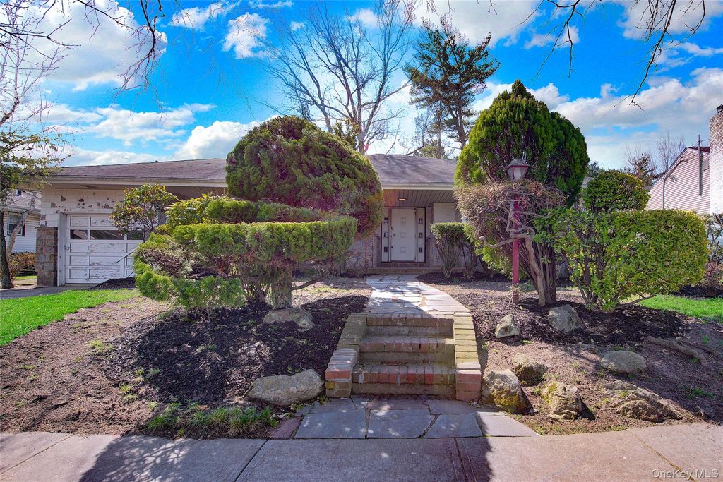 197 Delaware Avenue, Freeport, NY 11520