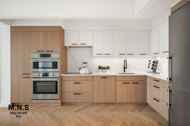 2254 46th St Apt 602, New York City, NY 11105