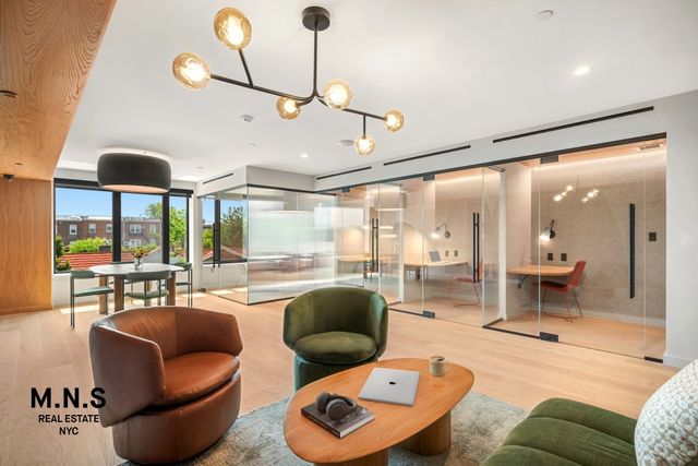 2254 46th St Apt 602, New York City, NY 11105