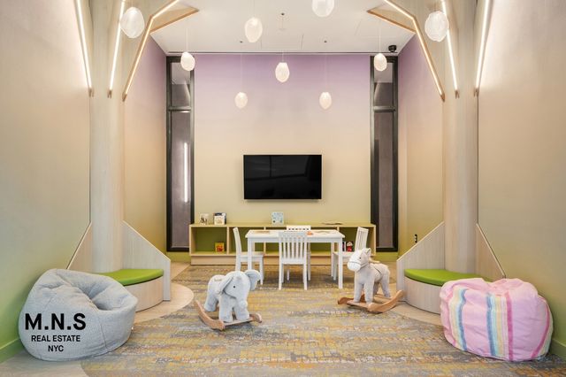 2254 46th St Apt 602, New York City, NY 11105