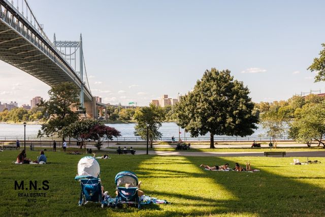 2254 46th St Apt 602, New York City, NY 11105