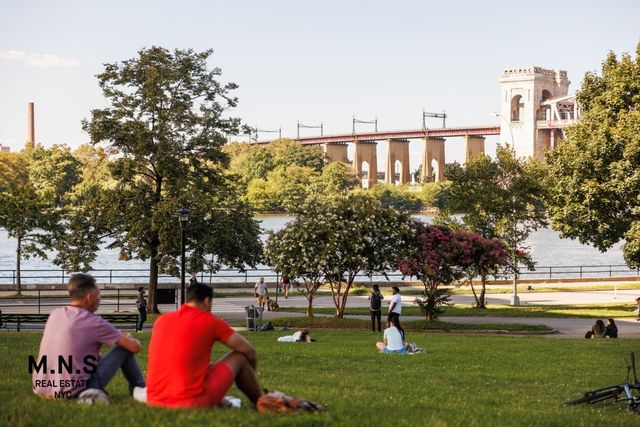 2254 46th St Apt 602, New York City, NY 11105