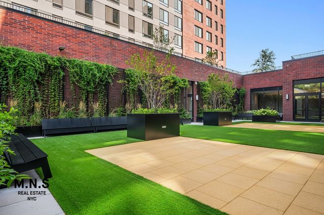 2254 46th St Apt 602, New York City, NY 11105