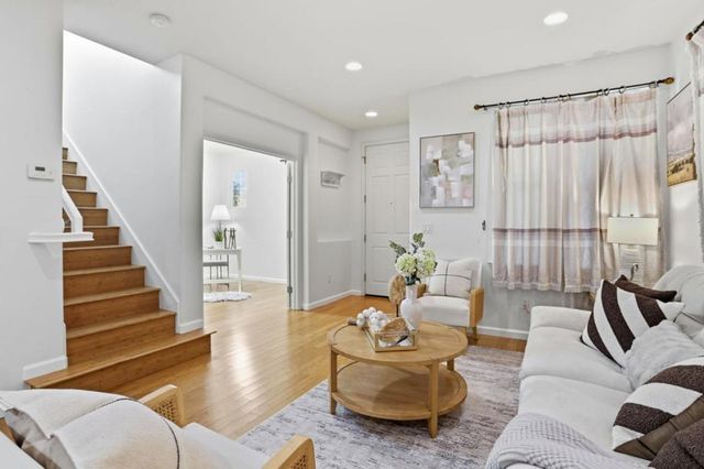 257 Rayos Del Sol Drive, San Jose, CA 95116