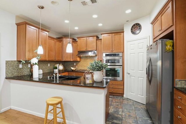 257 Rayos Del Sol Drive, San Jose, CA 95116