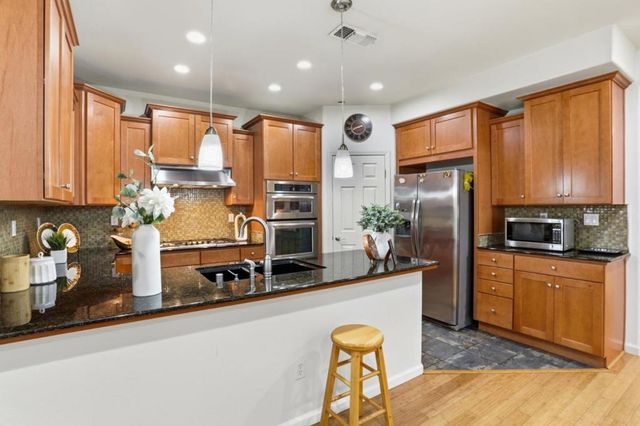 257 Rayos Del Sol Drive, San Jose, CA 95116