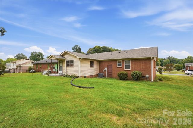 1745 Northbrook Drive, Charlotte, NC 28216