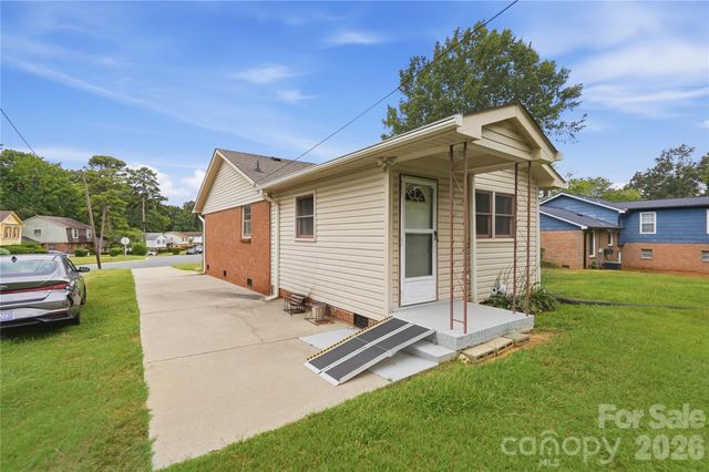 1745 Northbrook Drive, Charlotte, NC 28216