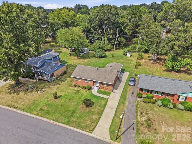 1745 Northbrook Drive, Charlotte, NC 28216