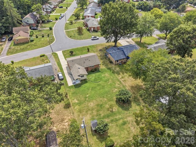 1745 Northbrook Drive, Charlotte, NC 28216