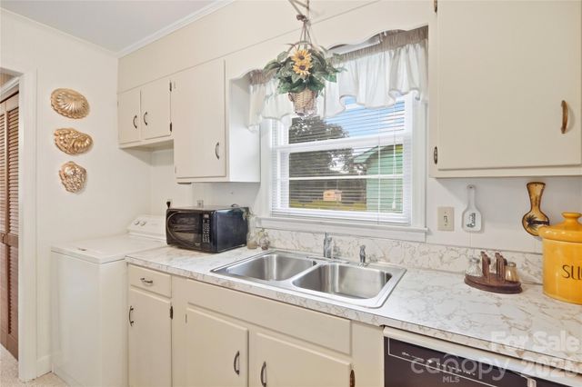 1745 Northbrook Drive, Charlotte, NC 28216