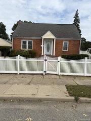 916 Center Drive, Franklin Square, NY 11010