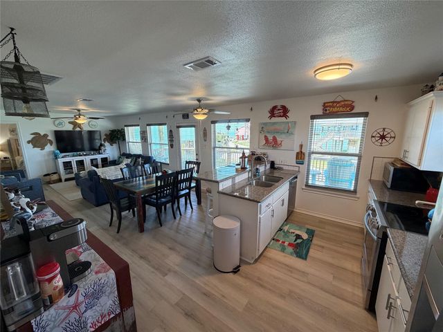 980 S Stingaree Drive, Crystal Beach, TX 77650