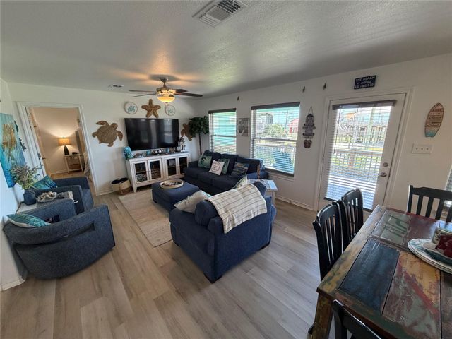 980 S Stingaree Drive, Crystal Beach, TX 77650