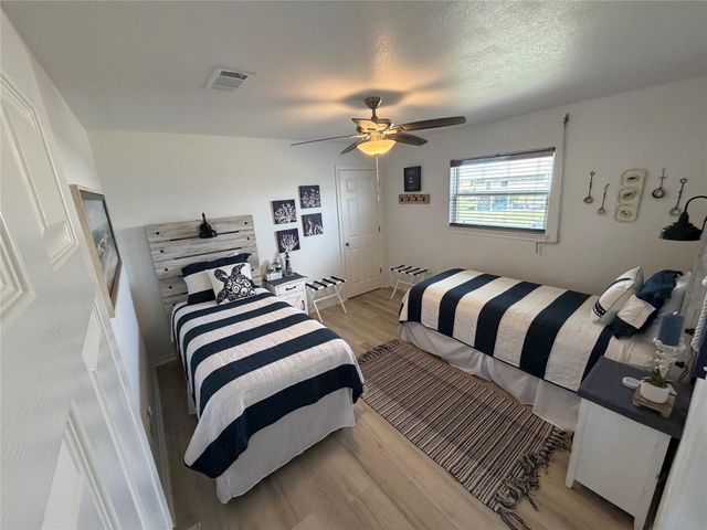 980 S Stingaree Drive, Crystal Beach, TX 77650