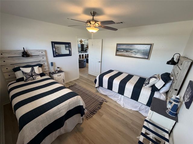 980 S Stingaree Drive, Crystal Beach, TX 77650