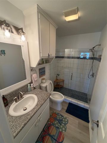 980 S Stingaree Drive, Crystal Beach, TX 77650