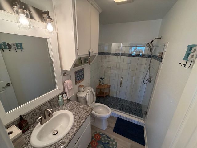 980 S Stingaree Drive, Crystal Beach, TX 77650