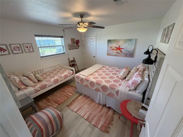 980 S Stingaree Drive, Crystal Beach, TX 77650