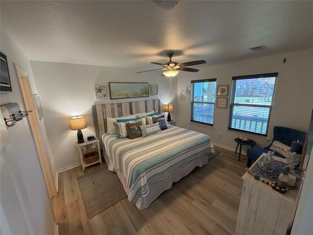 980 S Stingaree Drive, Crystal Beach, TX 77650