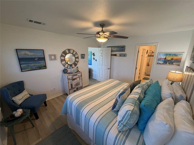 980 S Stingaree Drive, Crystal Beach, TX 77650