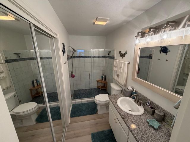 980 S Stingaree Drive, Crystal Beach, TX 77650