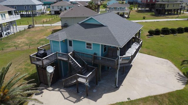 980 S Stingaree Drive, Crystal Beach, TX 77650