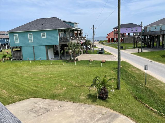 980 S Stingaree Drive, Crystal Beach, TX 77650