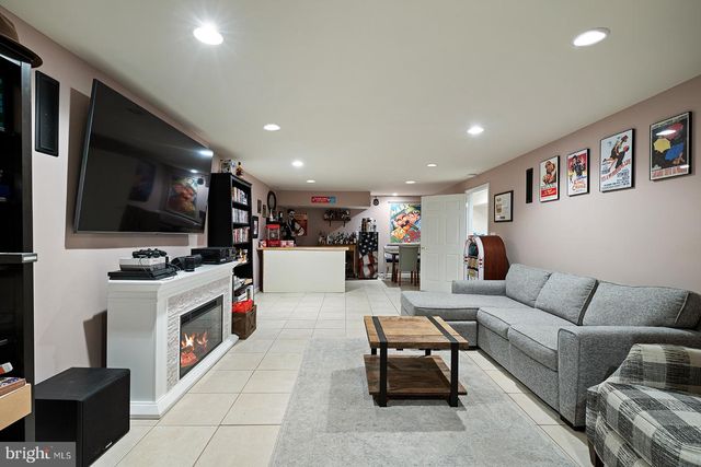 15 RODEO, Jackson, NJ 08527