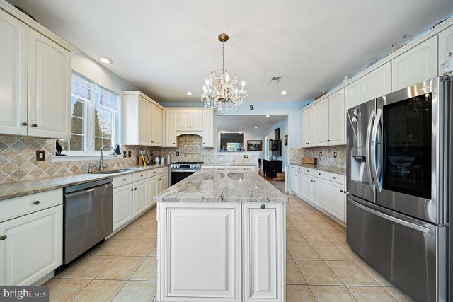 15 RODEO, Jackson, NJ 08527
