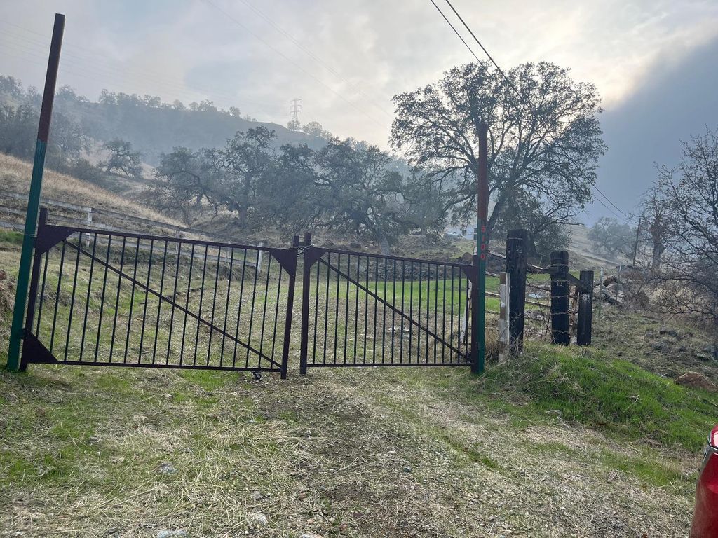 5100 Piedra Road, Sanger, CA 93657