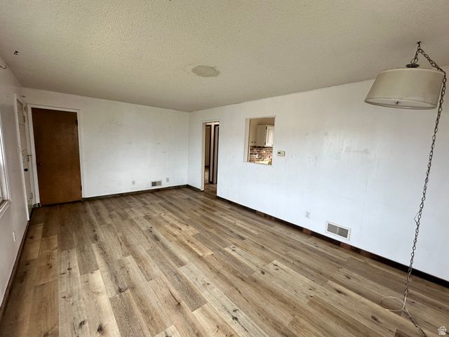 5376 S 2200 W, Roy, UT 84067