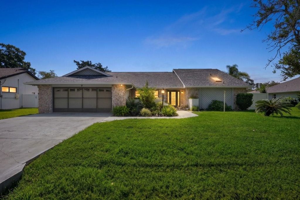 Image 1 of property listing at 7 FOLCROFT LANE, Palm Coast, FL 32137