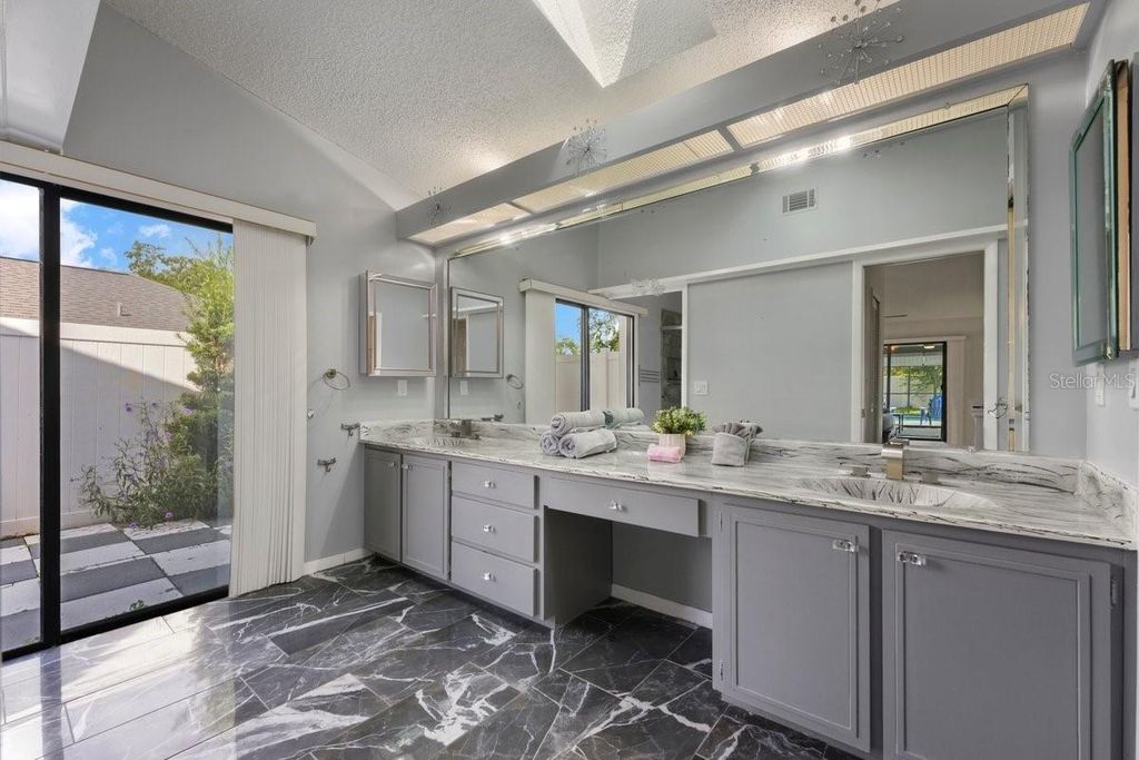 Image 20 of property listing at 7 FOLCROFT LANE, Palm Coast, FL 32137