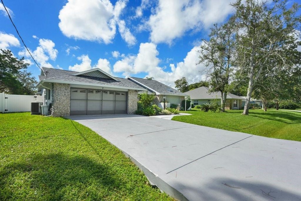 Image 30 of property listing at 7 FOLCROFT LANE, Palm Coast, FL 32137