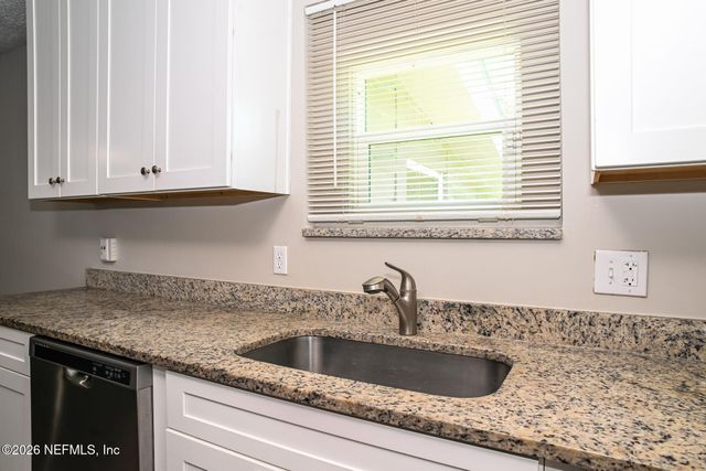 1141 ALDERMAN Road E, Jacksonville, FL 32211