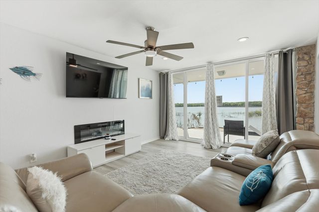 732 Blue Fathom Drive, Runaway Bay, TX 76426