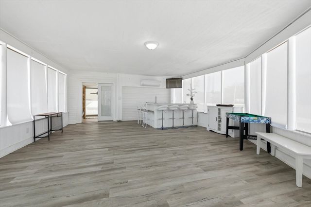 732 Blue Fathom Drive, Runaway Bay, TX 76426