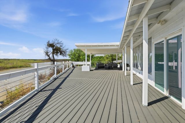 732 Blue Fathom Drive, Runaway Bay, TX 76426