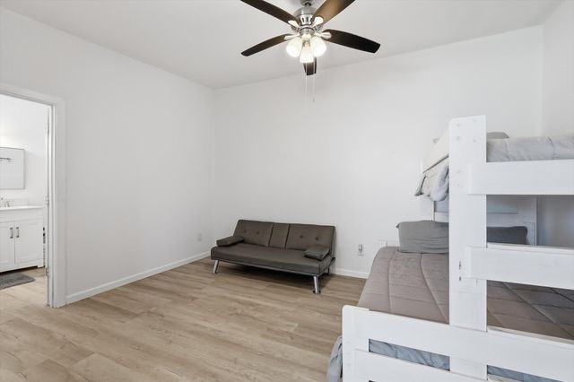 732 Blue Fathom Drive, Runaway Bay, TX 76426