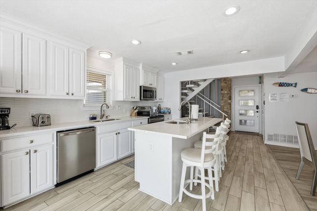 732 Blue Fathom Drive, Runaway Bay, TX 76426