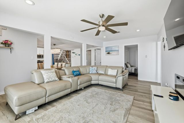 732 Blue Fathom Drive, Runaway Bay, TX 76426