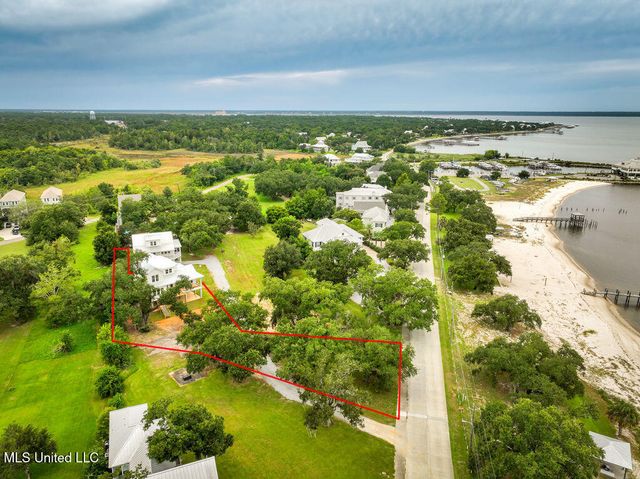642 N Beach Boulevard, Bay Saint Louis, MS 39520