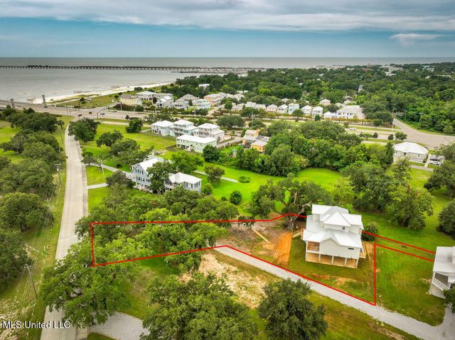 642 N Beach Boulevard, Bay Saint Louis, MS 39520