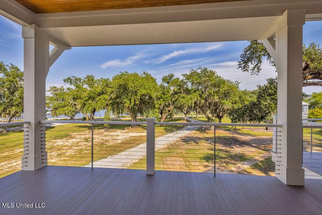 642 N Beach Boulevard, Bay Saint Louis, MS 39520