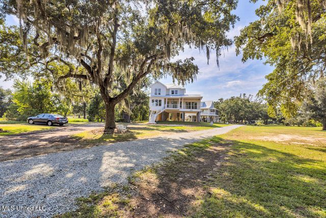 642 N Beach Boulevard, Bay Saint Louis, MS 39520