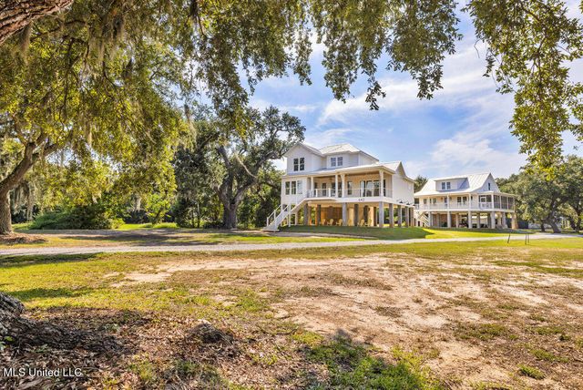642 N Beach Boulevard, Bay Saint Louis, MS 39520